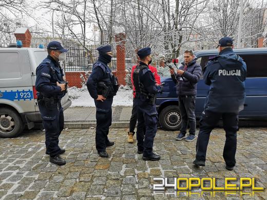 Awantura pod Sądem Rejonowym w Opolu. Poszło o maseczki