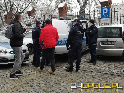 Awantura pod Sądem Rejonowym w Opolu. Poszło o maseczki