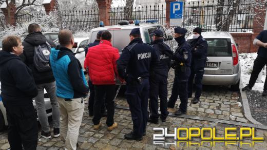 Awantura pod Sądem Rejonowym w Opolu. Poszło o maseczki