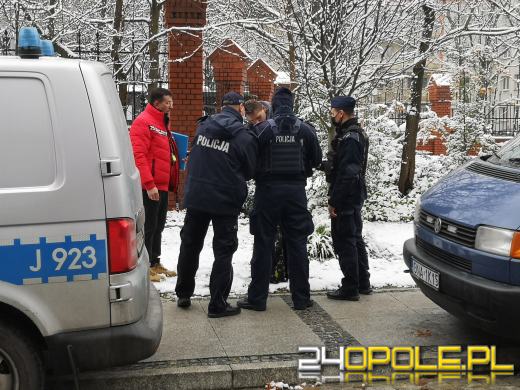 Awantura pod Sądem Rejonowym w Opolu. Poszło o maseczki