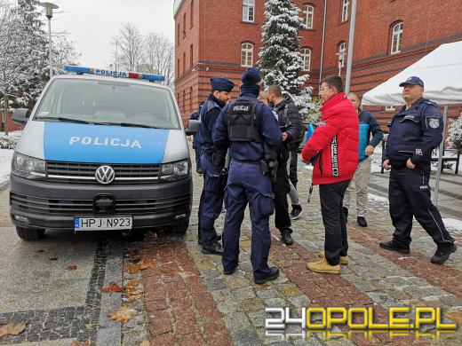 Awantura pod Sądem Rejonowym w Opolu. Poszło o maseczki