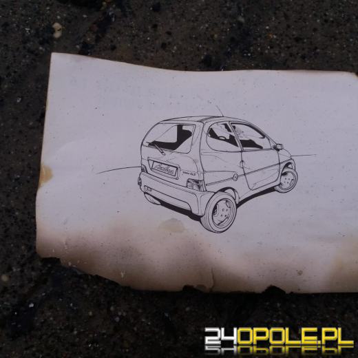 Pożar pojazdu w powiecie kluczborskim. Auto spłonęło doszczętnie