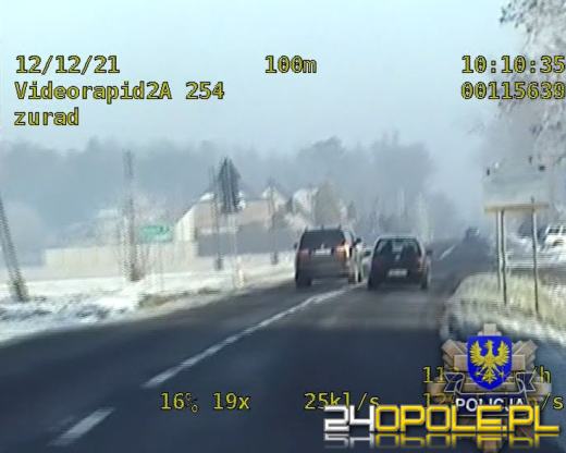 Nietrzeźwy wyprzedzał na skrzyżowaniu - jechał blisko 120 km/h w obszarze zabudowanym