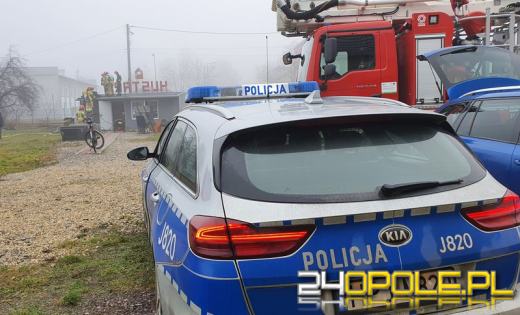 Uratowali kobietę z pożaru