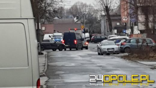 Policjanci zatrzymali poszukiwanego przestępcę. Akcja na ulicy Cygana w Opolu