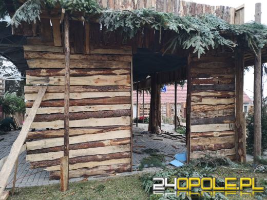 Powstaje szopka bożonarodzeniowa w Opolu-Szczepanowicach