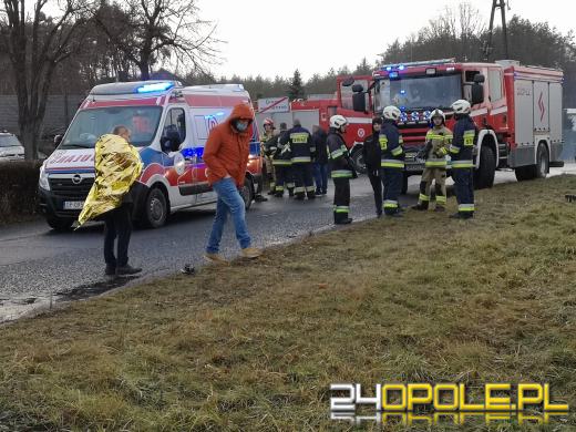 Kierujący seicento wjechał pod nadjeżdżający pociąg. Są ranni