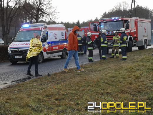 Kierujący seicento wjechał pod nadjeżdżający pociąg. Są ranni