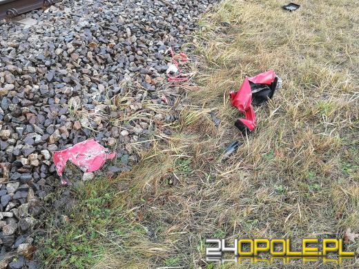 Kierujący seicento wjechał pod nadjeżdżający pociąg. Są ranni