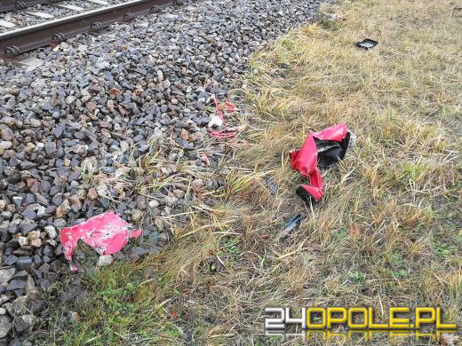 Kierujący seicento wjechał pod nadjeżdżający pociąg. Są ranni