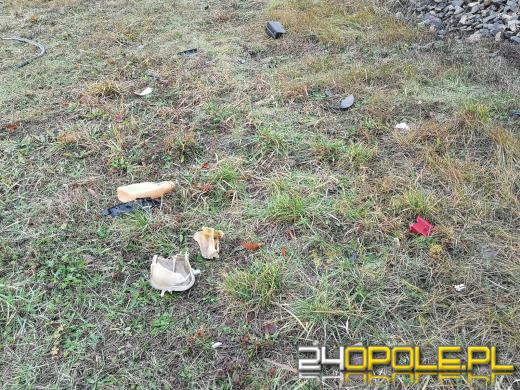 Kierujący seicento wjechał pod nadjeżdżający pociąg. Są ranni