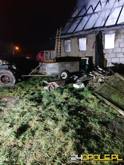 Pożar stodoły w miejscowości Nowa Jamka. W akcji 7 zastępów straży