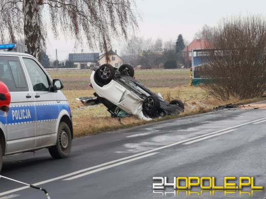 Czołowe zderzenie pojazdów w Chróścicach. Droga jest zablokowana