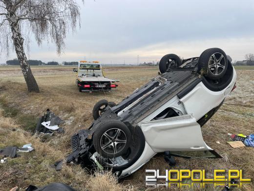 Czołowe zderzenie pojazdów w Chróścicach. Droga jest zablokowana