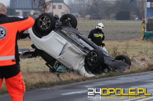 Czołowe zderzenie pojazdów w Chróścicach. Droga jest zablokowana