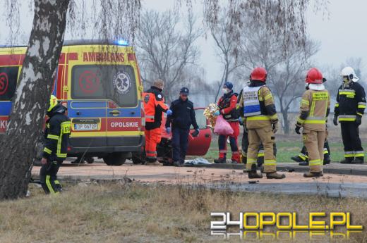 Czołowe zderzenie pojazdów w Chróścicach. Droga jest zablokowana