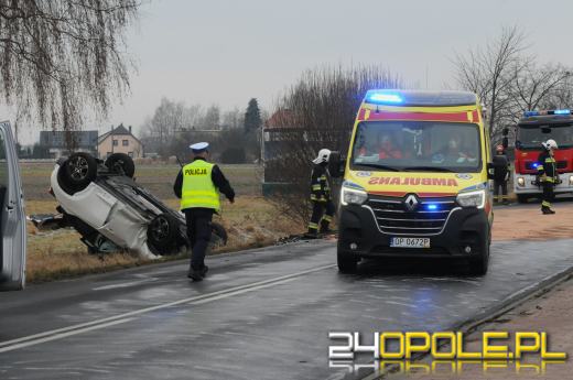 Czołowe zderzenie pojazdów w Chróścicach. Droga jest zablokowana