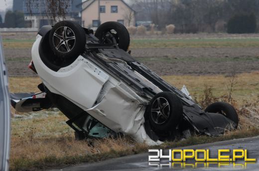 Czołowe zderzenie pojazdów w Chróścicach. Droga jest zablokowana