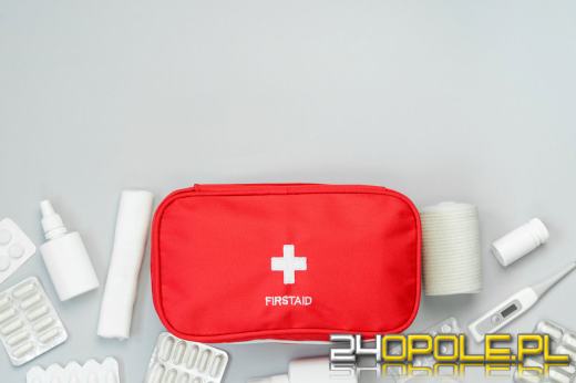 Apteczka samochodowa: na jakie elementy wyposażenia trzeba zwrócić szczególną uwagę?