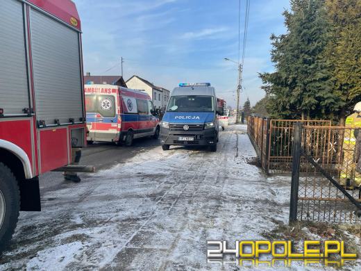 Z drogi wypadł samochód osobowy, uderzył w dom