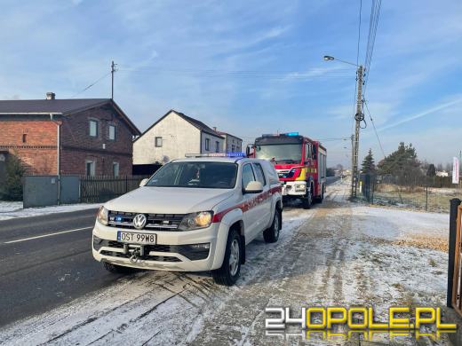 Z drogi wypadł samochód osobowy, uderzył w dom