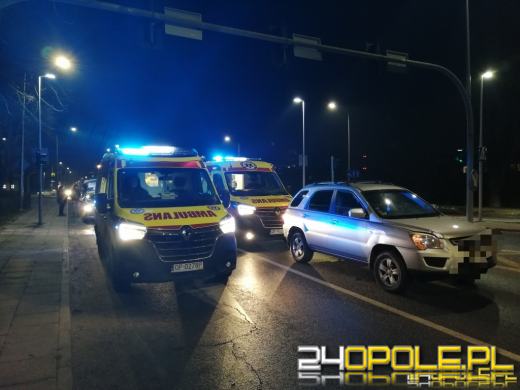 19-latka wbiegła na przejście na czerwonym świetle wprost pod samochód 