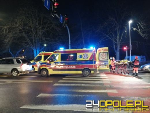 19-latka wbiegła na przejście na czerwonym świetle wprost pod samochód 