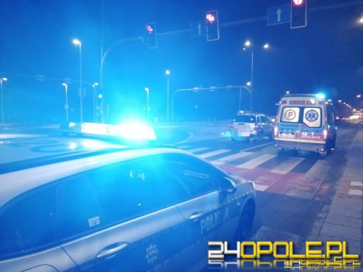 19-latka wbiegła na przejście na czerwonym świetle wprost pod samochód 