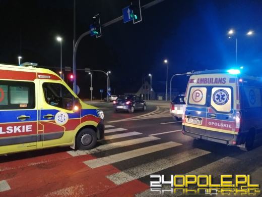 19-latka wbiegła na przejście na czerwonym świetle wprost pod samochód 