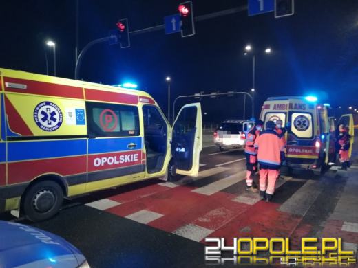 19-latka wbiegła na przejście na czerwonym świetle wprost pod samochód 