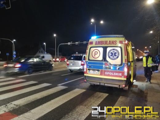 19-latka wbiegła na przejście na czerwonym świetle wprost pod samochód 