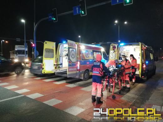 19-latka wbiegła na przejście na czerwonym świetle wprost pod samochód 