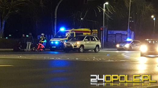 19-latka wbiegła na przejście na czerwonym świetle wprost pod samochód 