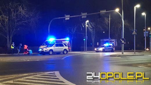 19-latka wbiegła na przejście na czerwonym świetle wprost pod samochód 