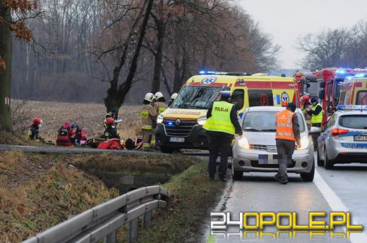 Czołowe zderzenie pojazdów w Dąbrowie. Lądował śmigłowiec LPR