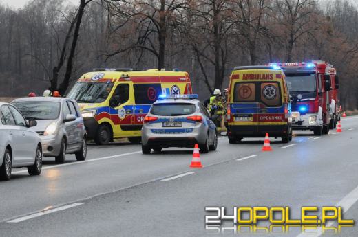 Czołowe zderzenie pojazdów w Dąbrowie. Lądował śmigłowiec LPR