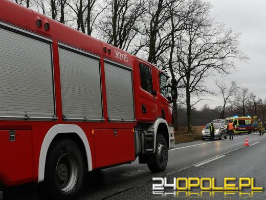 Czołowe zderzenie pojazdów w Dąbrowie. Lądował śmigłowiec LPR