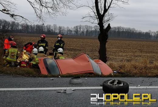Czołowe zderzenie pojazdów w Dąbrowie. Lądował śmigłowiec LPR