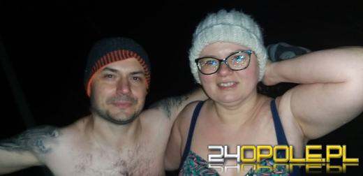 Powitali Nowy Rok w lodowatej wodzie! 