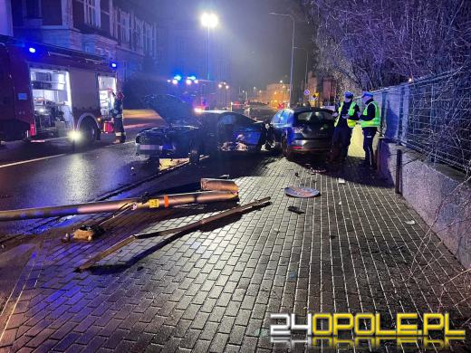 Młody kierowca nie opanował mustanga. Kolizja na Oleskiej w Opolu