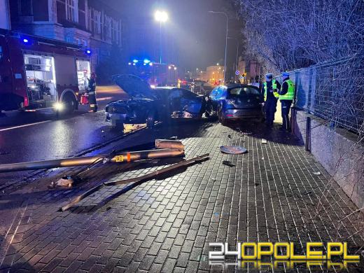 Młody kierowca nie opanował mustanga. Kolizja na Oleskiej w Opolu