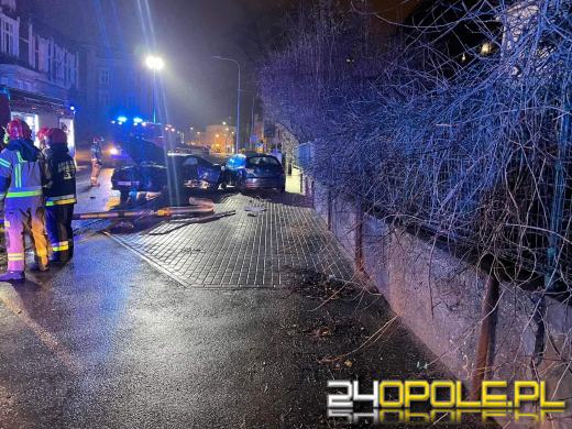 Młody kierowca nie opanował mustanga. Kolizja na Oleskiej w Opolu