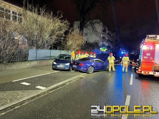 Młody kierowca nie opanował mustanga. Kolizja na Oleskiej w Opolu