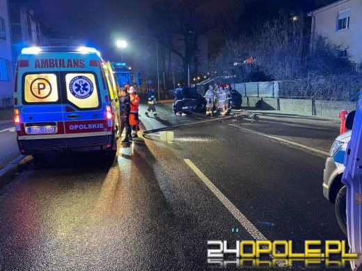 Młody kierowca nie opanował mustanga. Kolizja na Oleskiej w Opolu