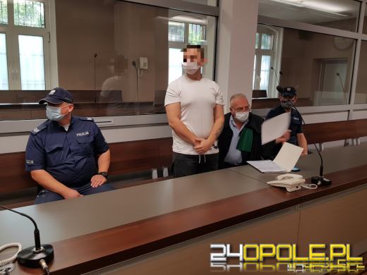 Brutalnie obezwładnili ochroniarza i dokonali kradzieży. Zapadł wyrok