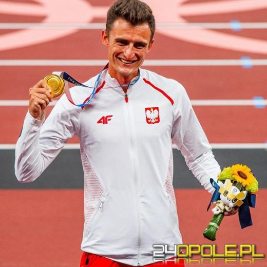 Złoty medal olimpijski Dawida Tomali wylicytowany przez Roberta Lewandowskiego