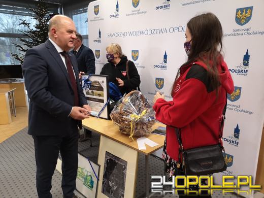 Opolski Urząd Marszałkowski przekazał fanty na licytację WOŚP