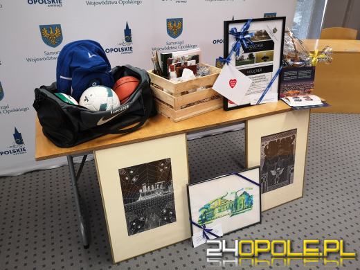 Opolski Urząd Marszałkowski przekazał fanty na licytację WOŚP