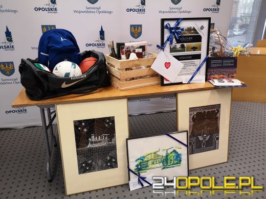 Opolski Urząd Marszałkowski przekazał fanty na licytację WOŚP