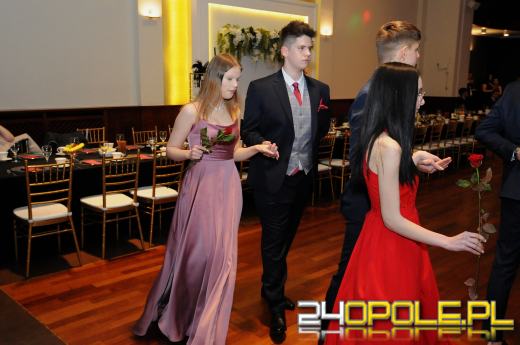 Trwają studniówki. Młodzież potrzebuje tego balu!